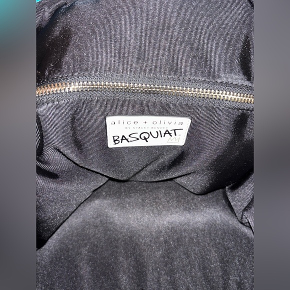 EUC ALICE + OLIVIA DUFFLE BAG BASQUIAT ASCENT WEEKENDER ***sold*** 12/17/25​ - Picture 9 of 10